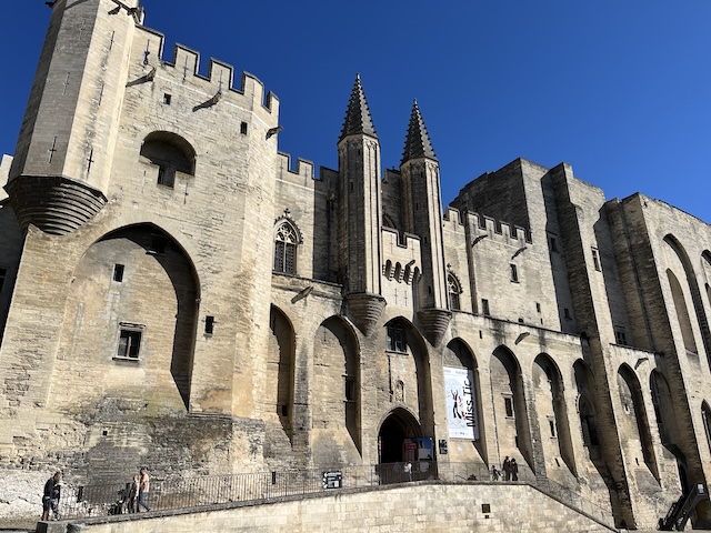 Avignon background